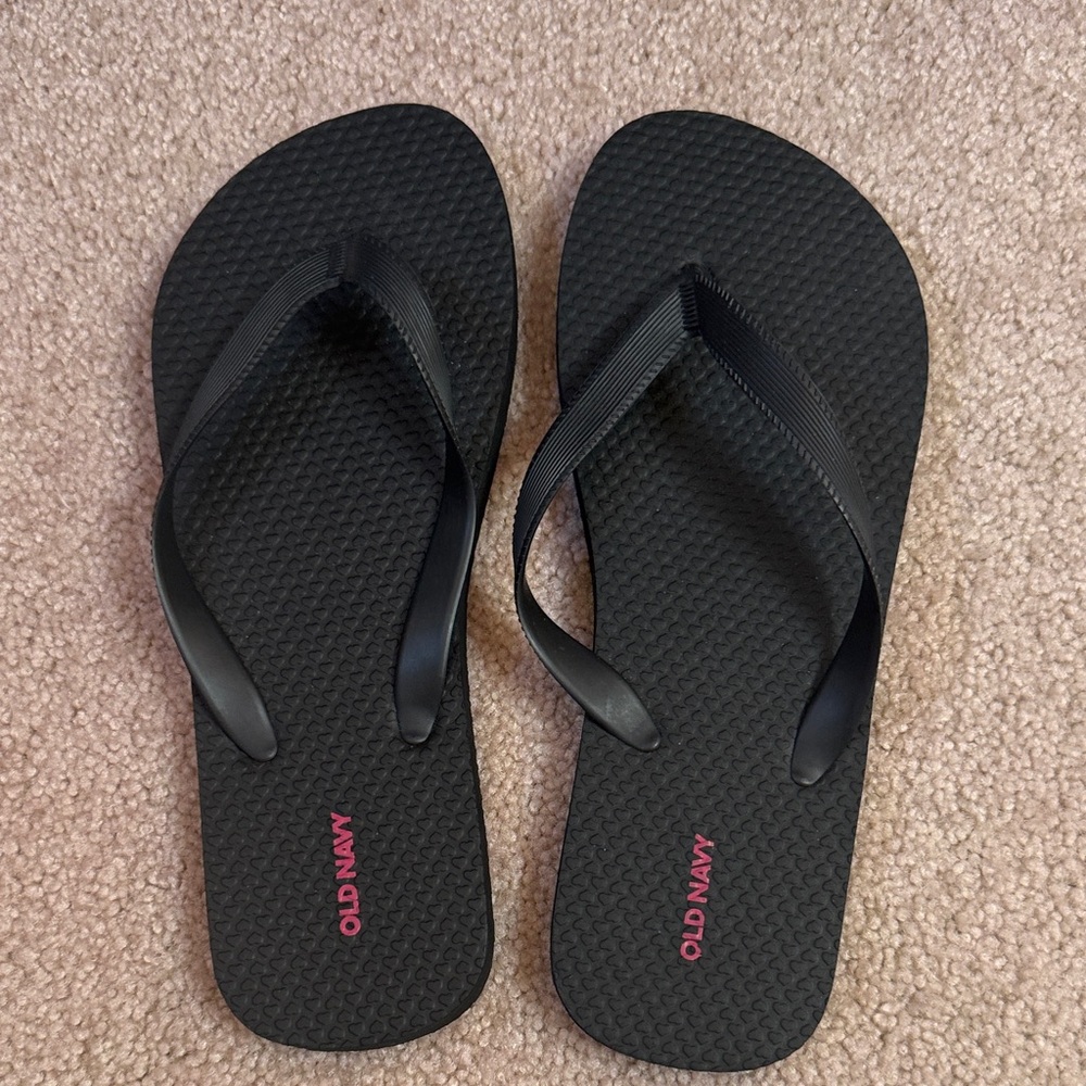 🔥10/$15 Old Navy Black and Pink Flip Flops